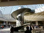 Louvre Eingangsbereich unterhalb der Glaspyramide.